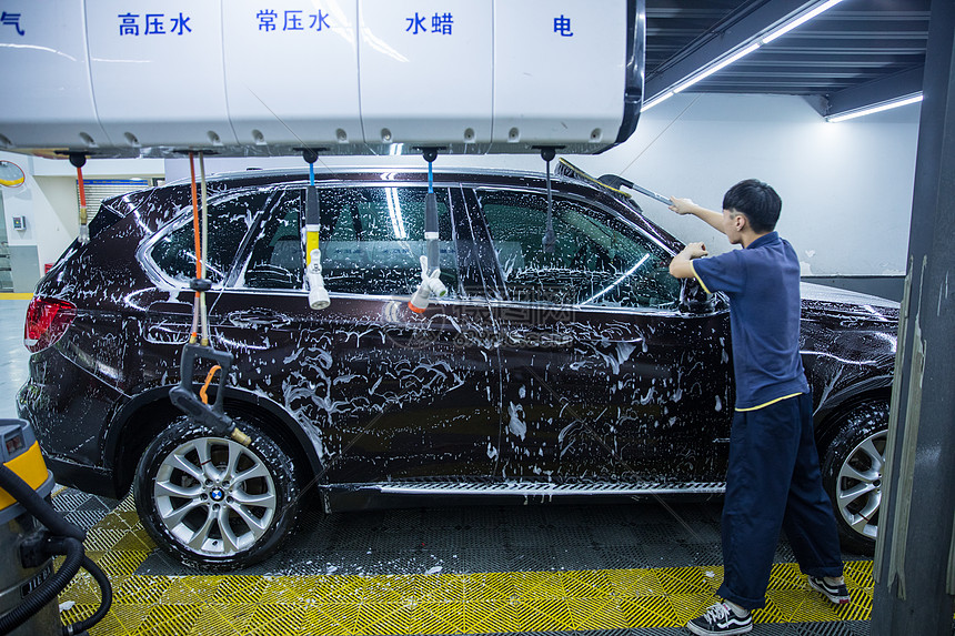 汽车美容洗车 精洗流程与漆面护理全解析